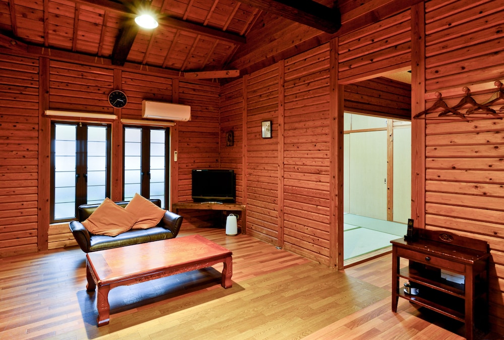 Log Cottage photo 1