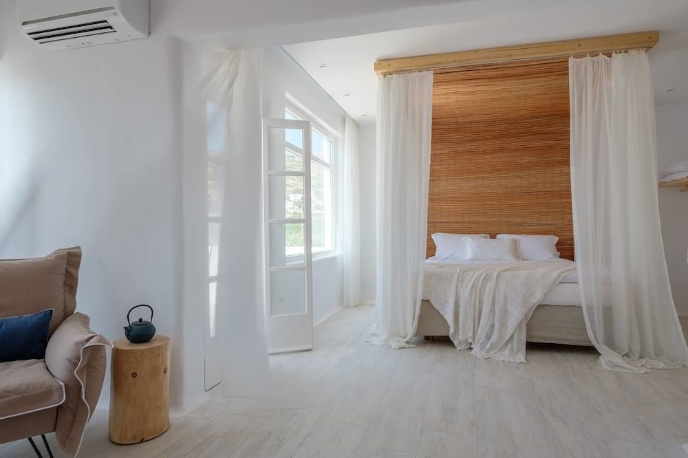 Honeymoon Suite