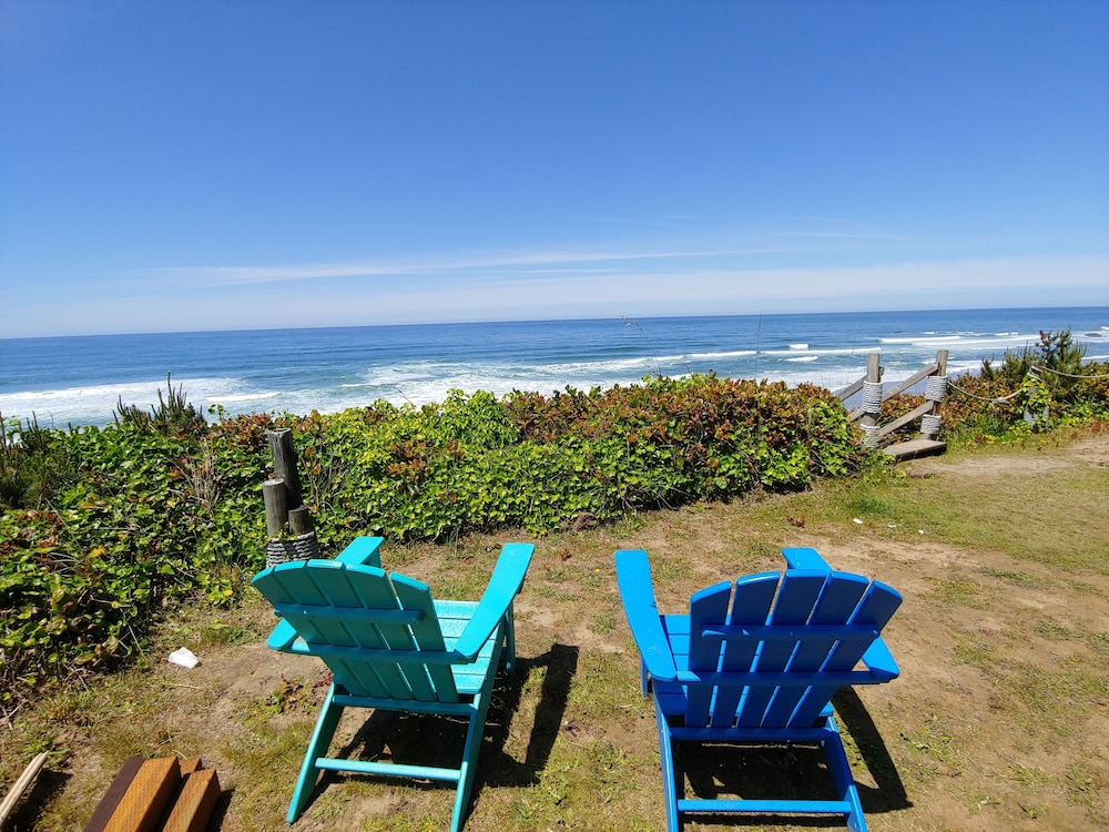 Deluxe Suite, 2 Bedrooms, Hot Tub, Oceanfront (Access via Stairs) photo 3