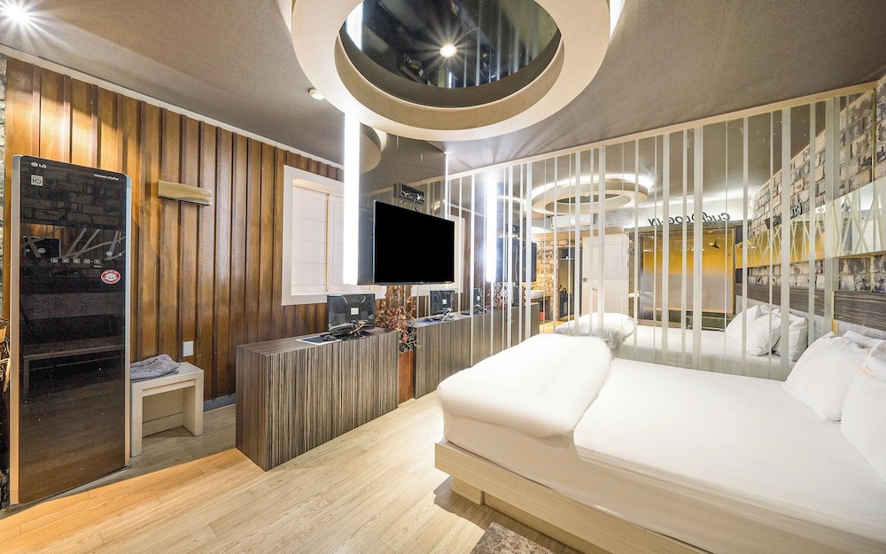 Room (Deluxe Style Room (with styler Netfli) photo 3