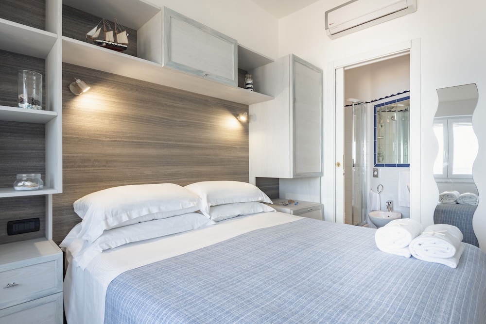 Classic Double or Twin Room, Sea View photo 1