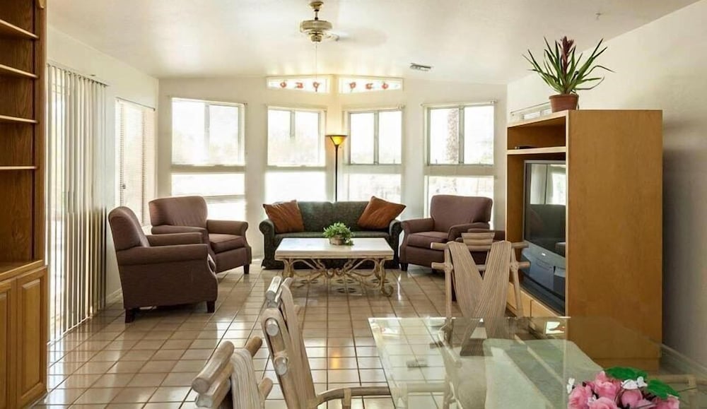 Family Villa, Multiple Beds (Villa Four, 440 Ft from Resort - 3 Be)