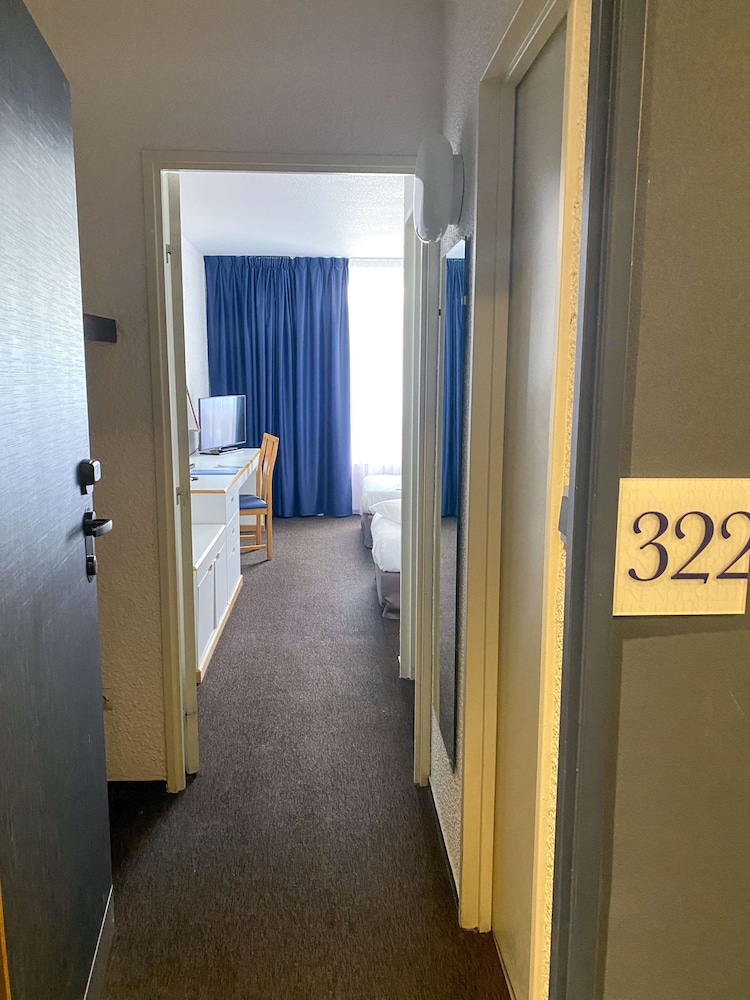 Standard Room, 2 Twin Beds - Photo 4