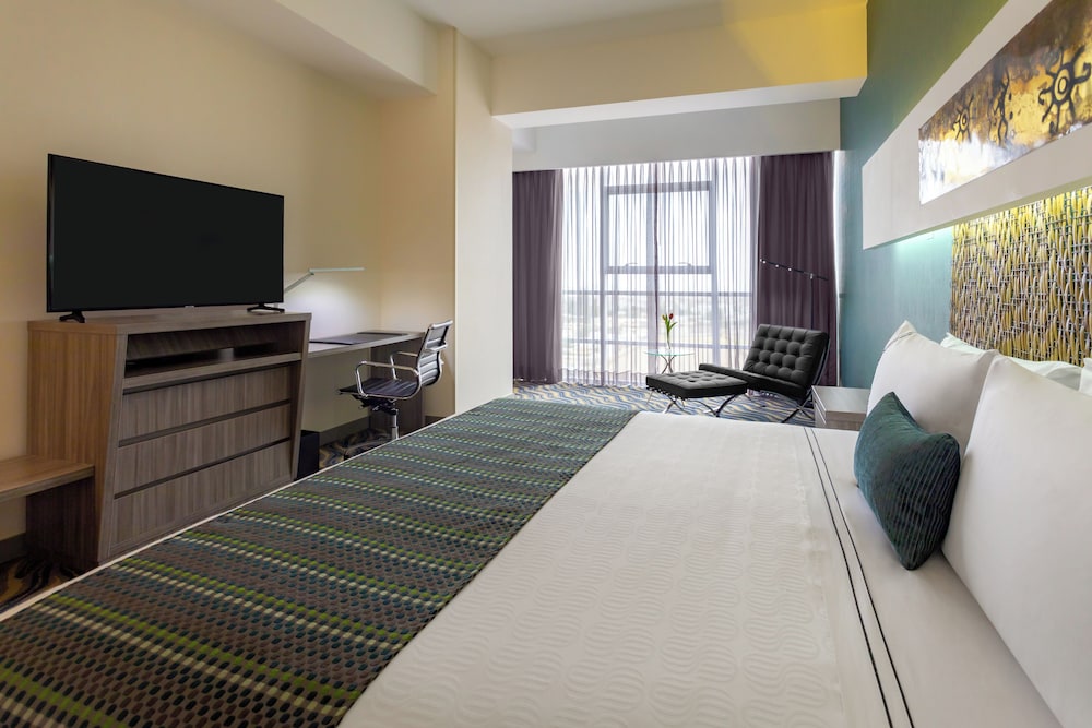 Standard Room, 1 King Bed - Photo 7