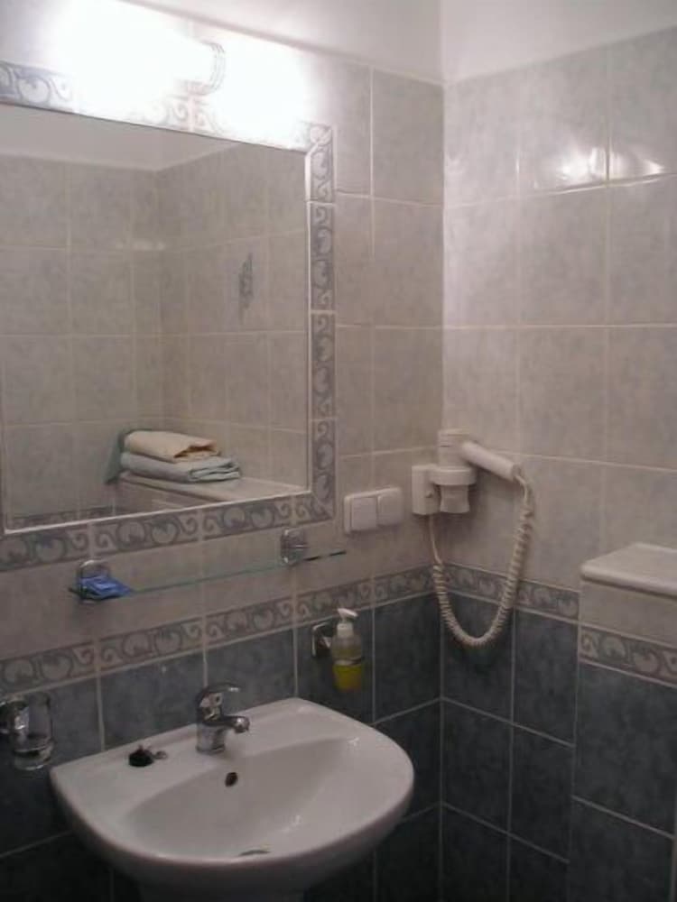 Double Room - Photo 3