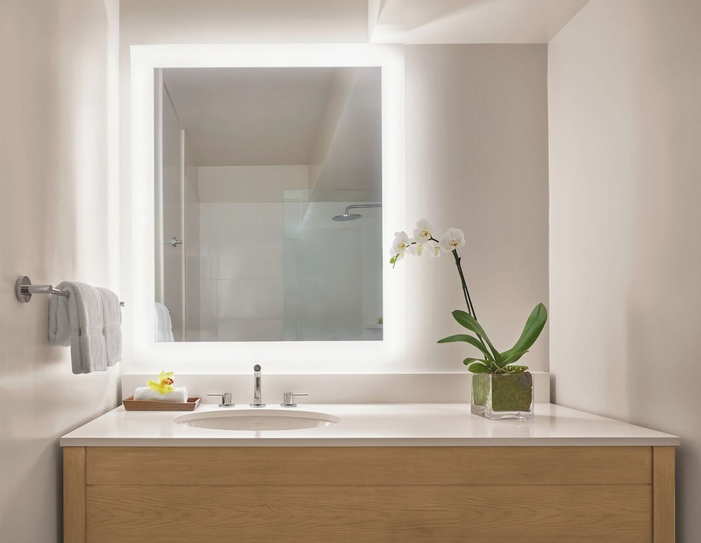 Room, 2 Queen Beds, Bathtub Grab Bars