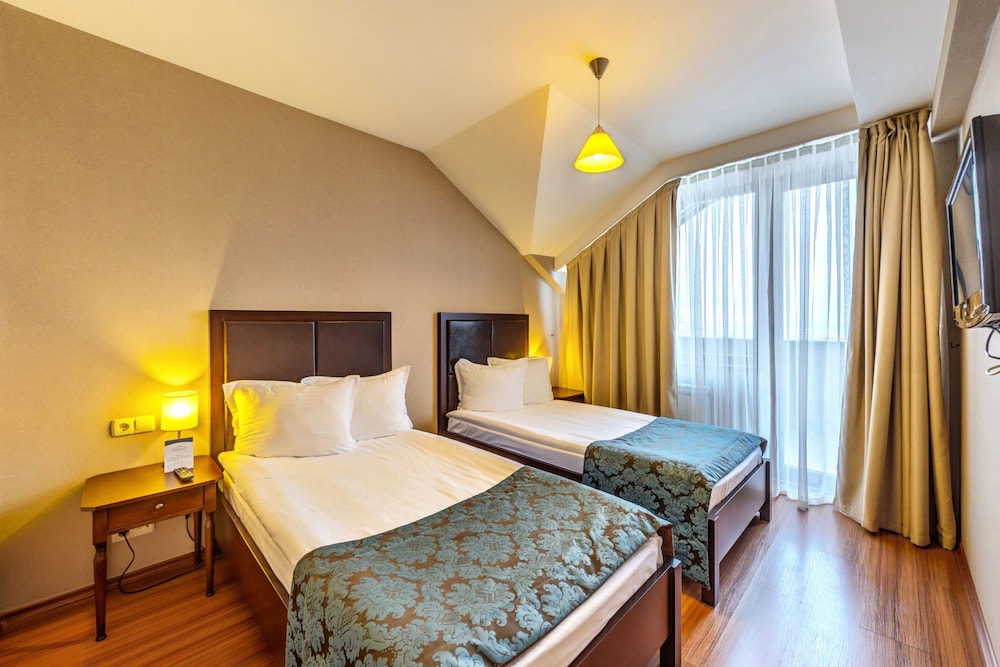 Executive Suite - Photo 5