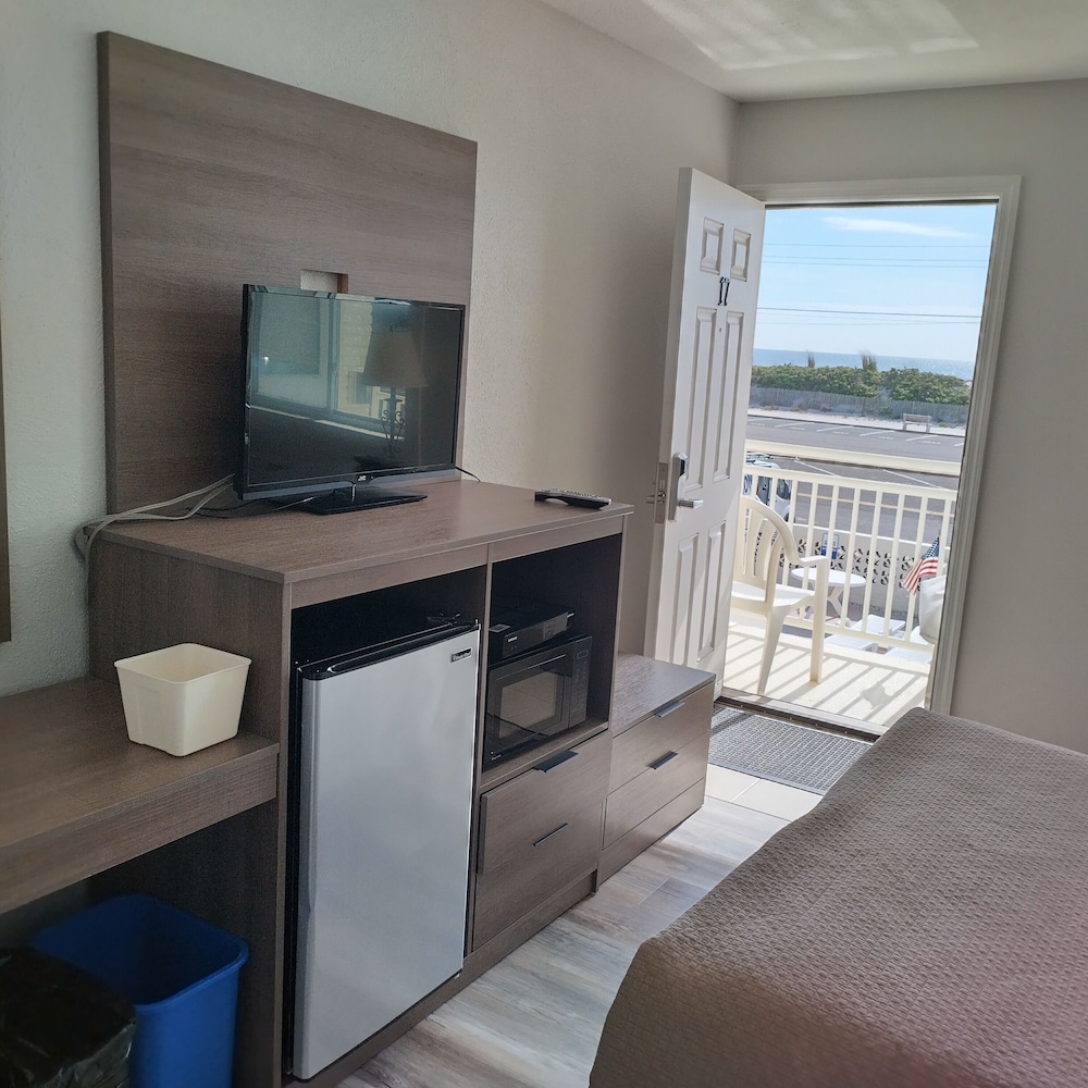 Standard Room, 1 Queen Bed, Partial Sea View photo 1