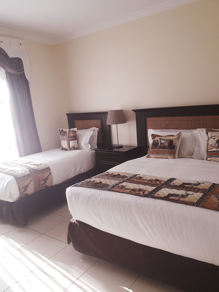 Family Room, Ensuite photo 1