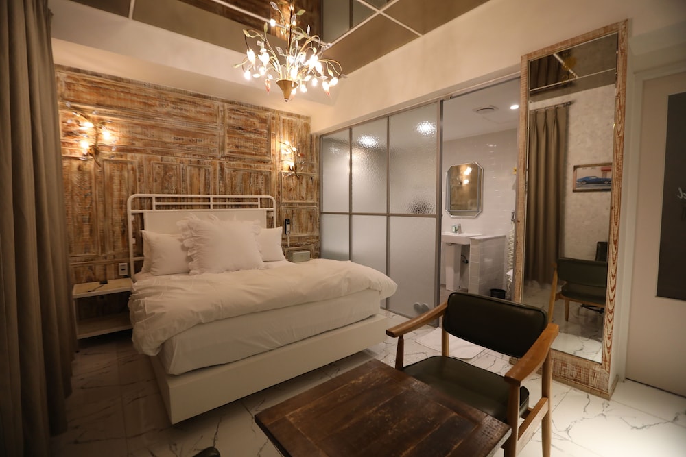 Deluxe Double Room (No Breakfast provided from Saturday to Monday) photo 3