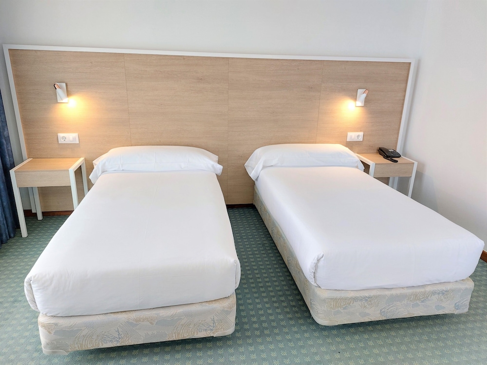 Standard Twin Room - Photo 9