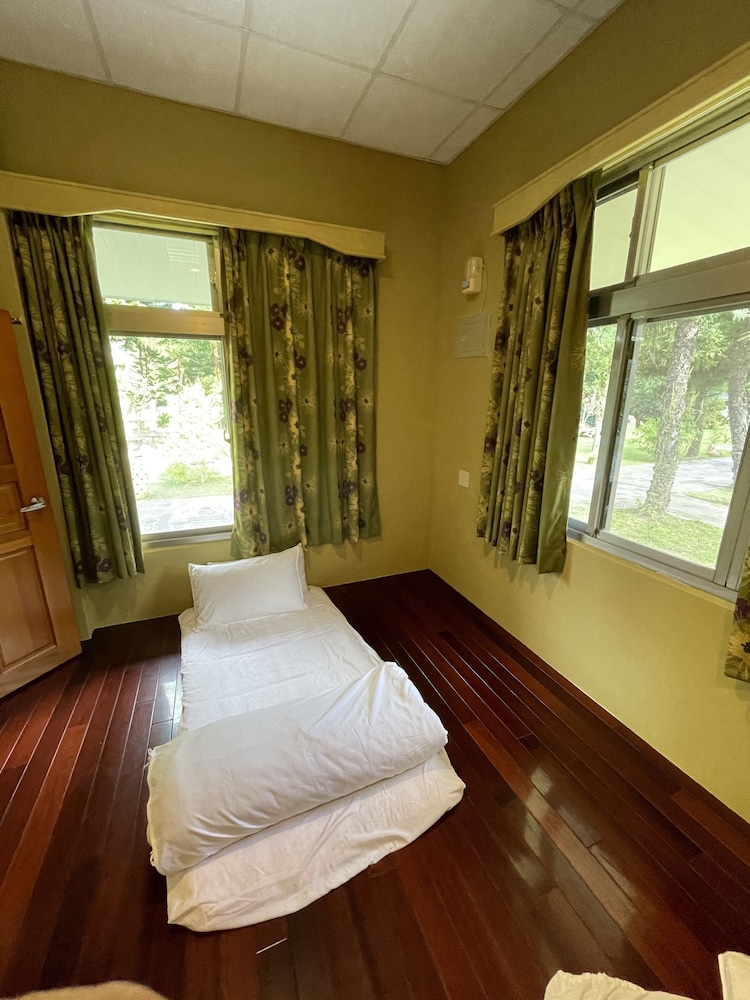 Room, Multiple Beds (6 Japanese Futons) photo 1