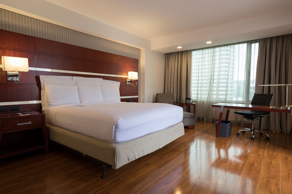 Suite, 1 King Bed, Terrace (City View) - Photo 4