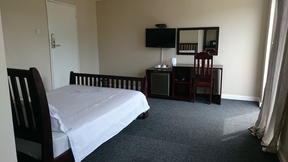 Economy Double Room, 1 Queen Bed photo 1