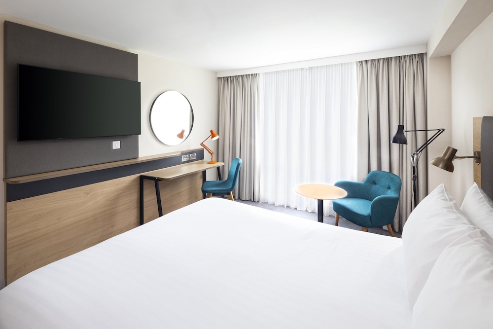 Standard Room, 1 Queen Bed - Photo 8