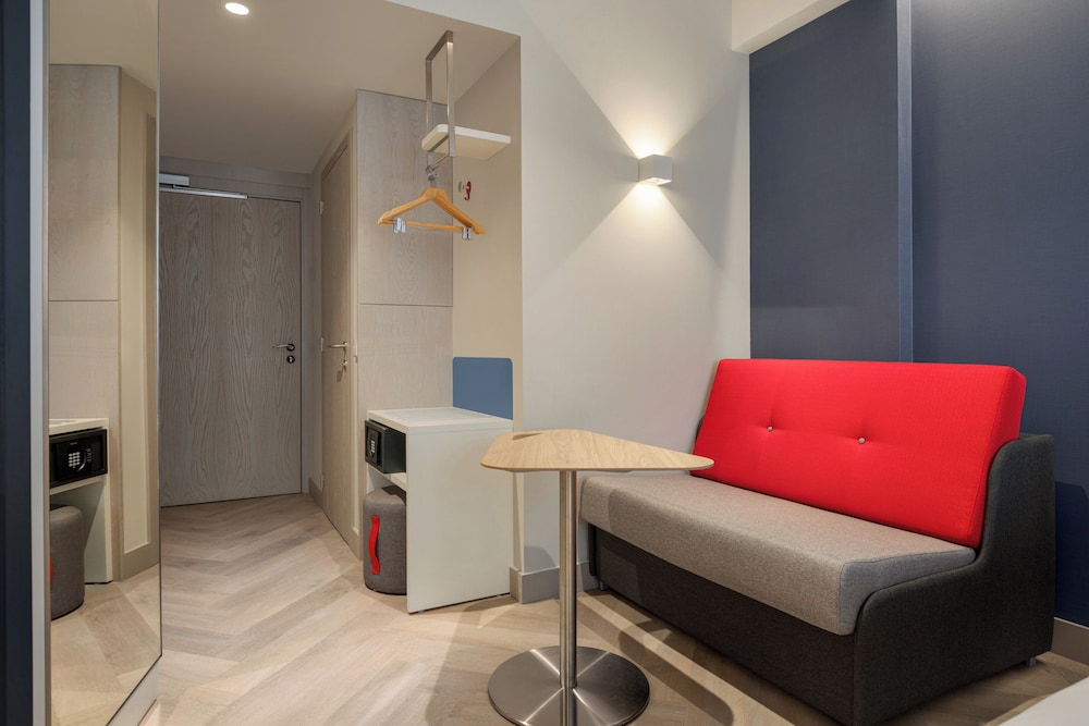 Standard Room, Multiple Beds (Free Breakfast) - Photo 2