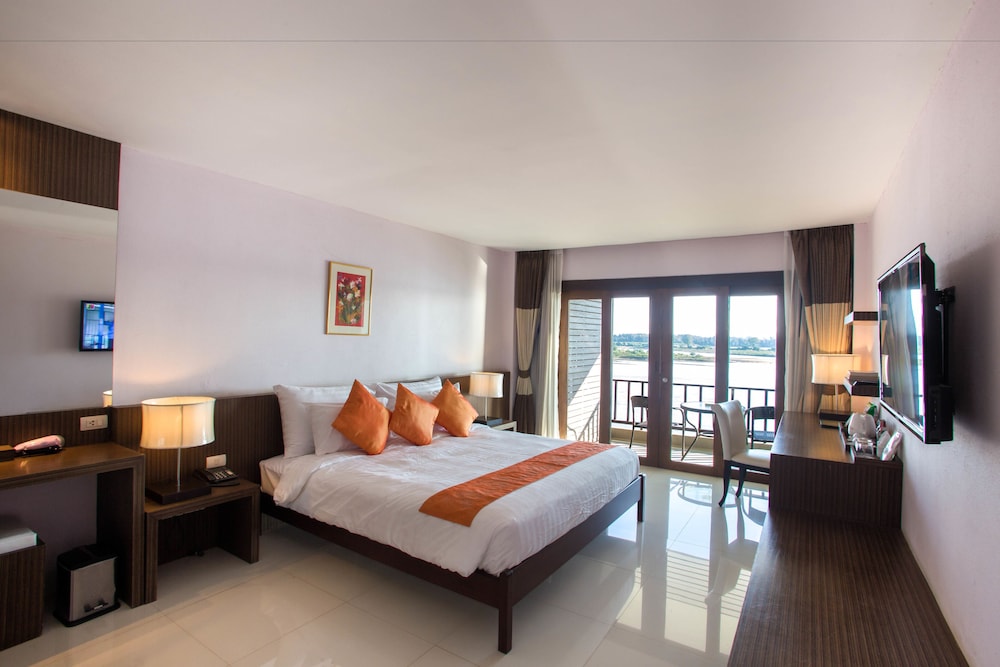 Grand Deluxe River View - Photo 2