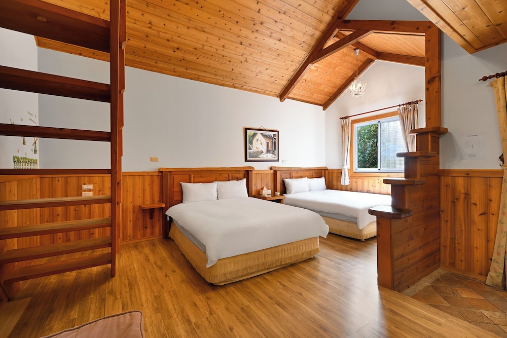 Yellow Family Mountain View Room photo 2