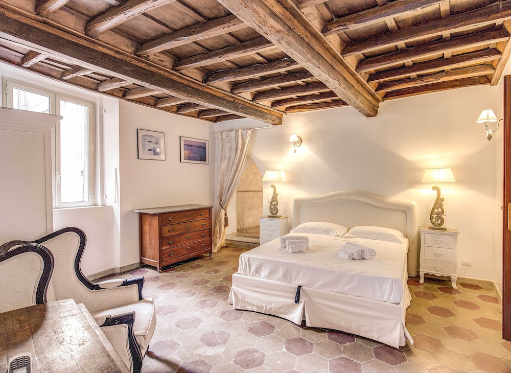 Family Apartment, 4 Bedrooms, City View