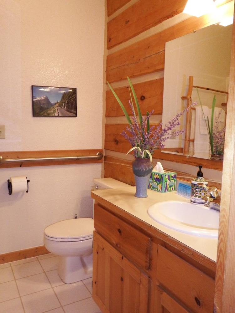 House, 1 King Bed, Kitchen, Annex Building (Hidden Lake) photo 2