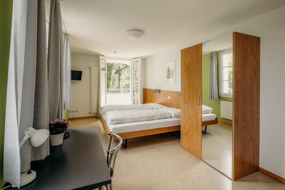 Standard Twin Room - Photo 2
