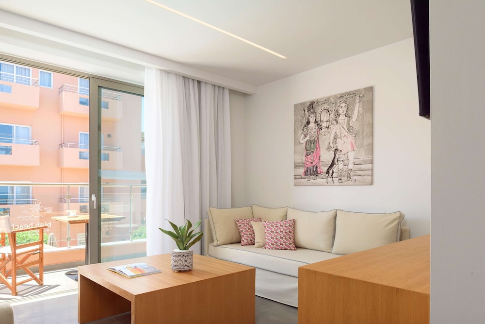 Deluxe Suite, 2 Bedrooms, 2 Bathrooms, Beachside (Grand) - Photo 7