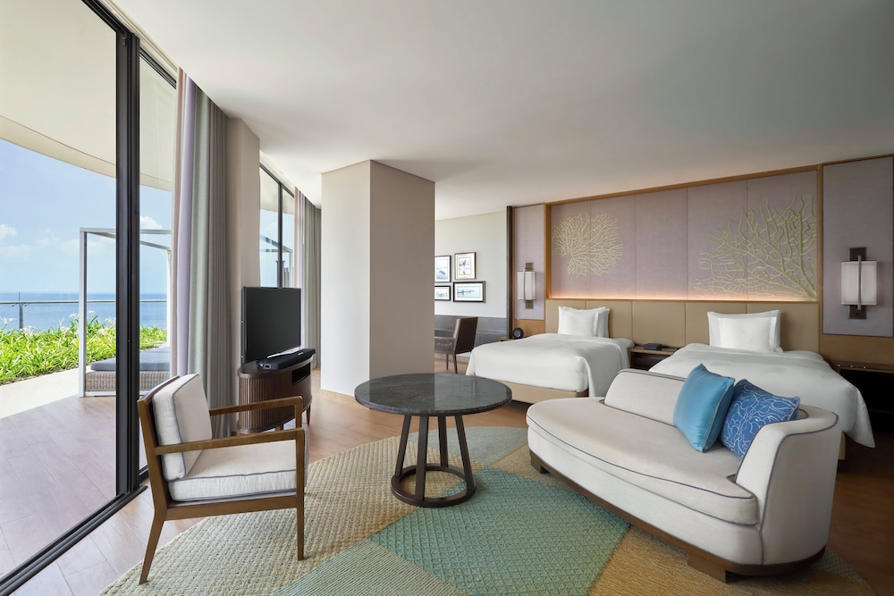 Junior Suite, 2 Twin Beds, Balcony, Ocean View