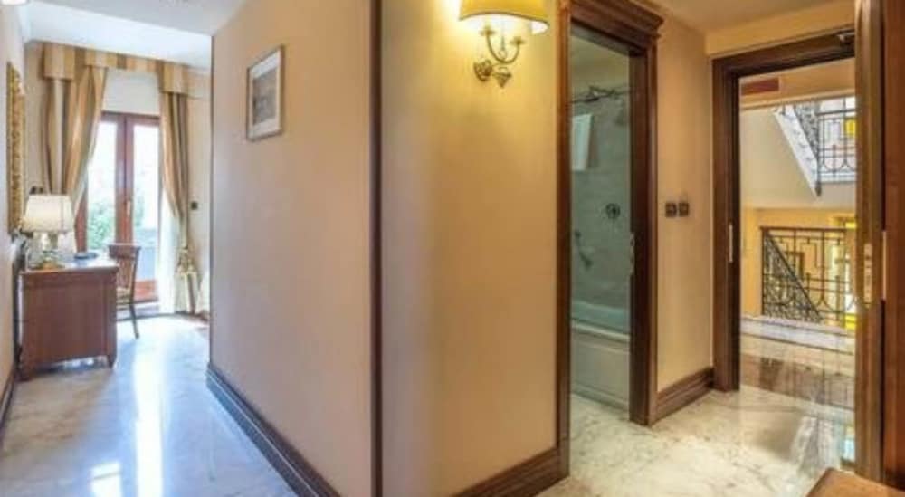Junior Suite, Balcony, City View