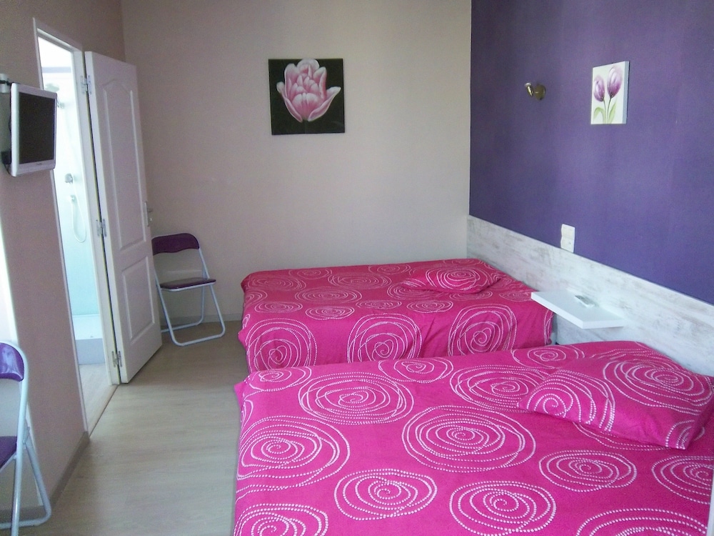 Twin Room - Photo 1