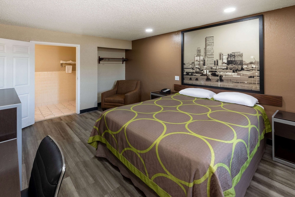 Room, Accessible photo 2