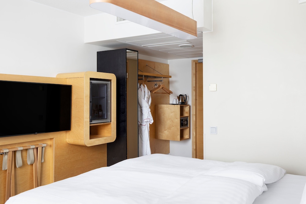 Superior Room, 1 King Bed - Photo 6