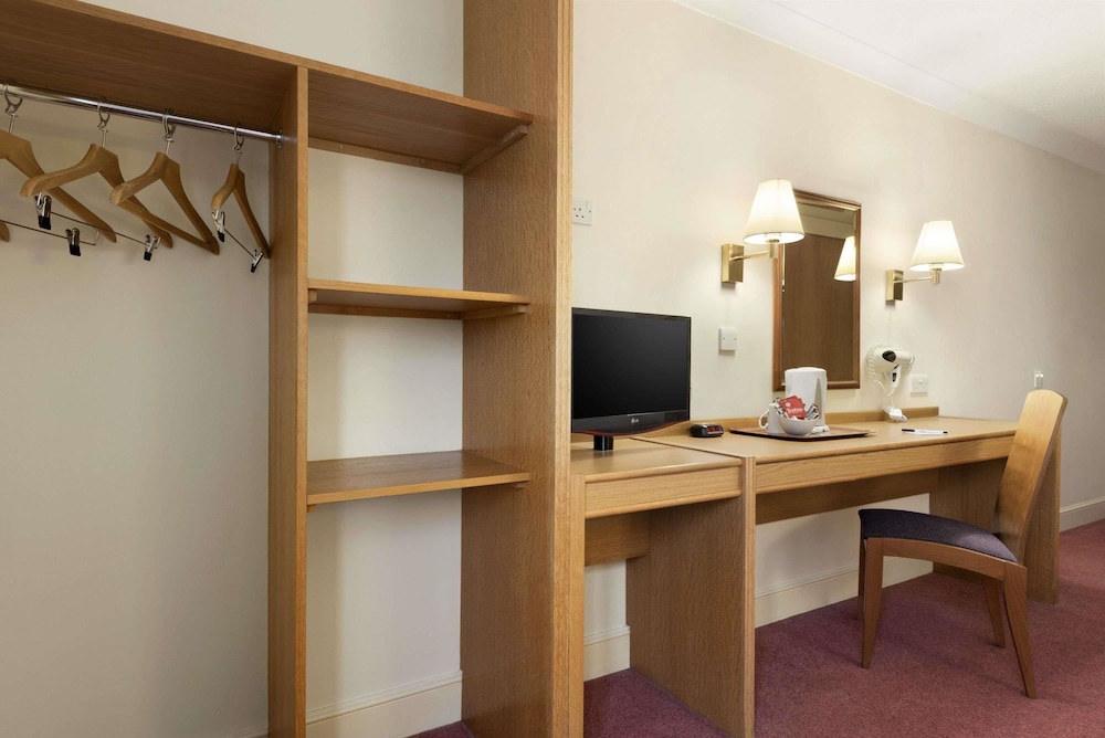 Room, Multiple Beds, Non Smoking - Photo 3