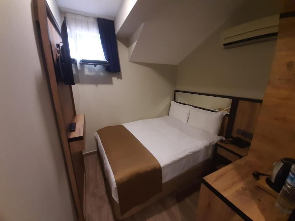 Economy Double or Twin Basement Floor Room photo 1