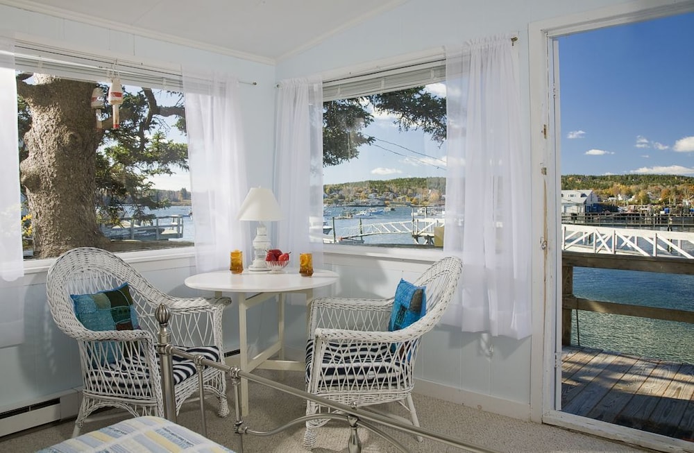 Cottage (Deck House) photo 2