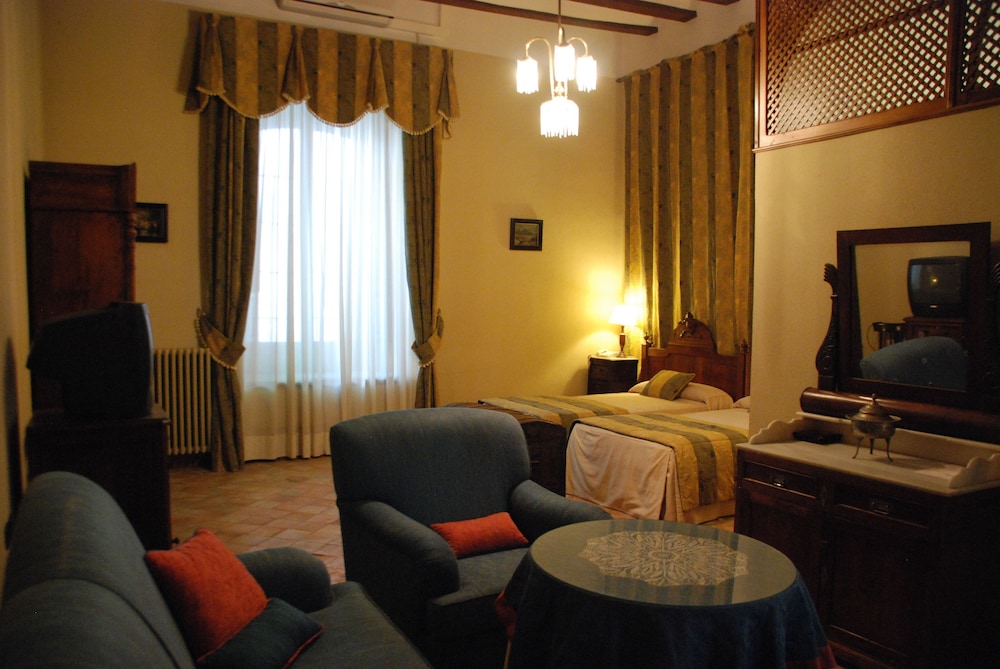 Double Room Single Use, 2 Twin Beds, Private Bathroom photo 2