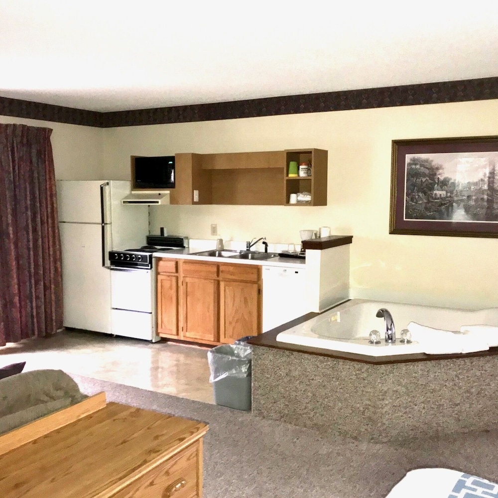 Executive Single Room, 1 King Bed, Mountain View, Corner photo 3