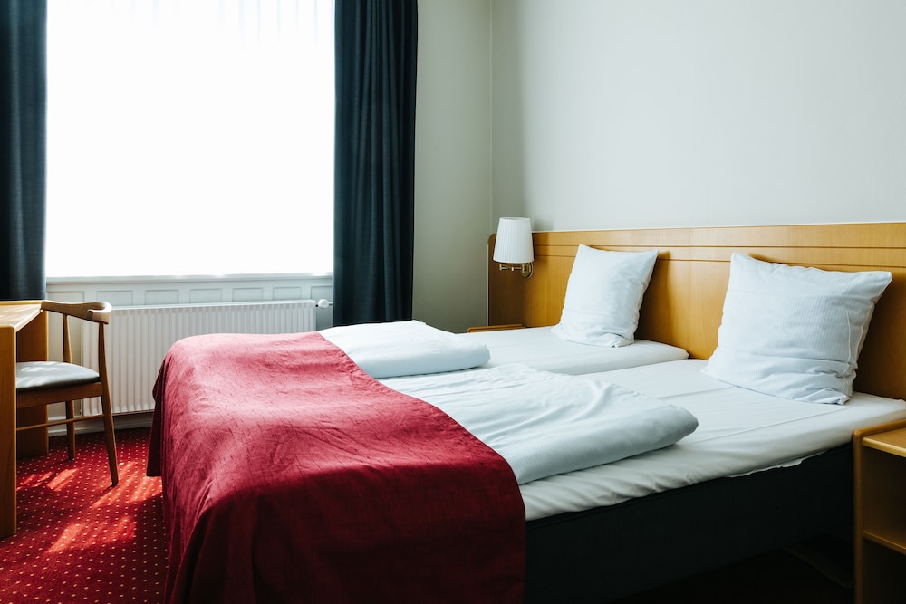 Economy Double or Twin Room, Shared Bathroom