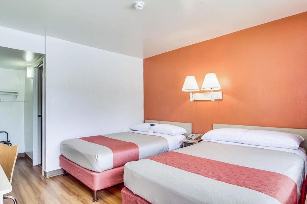 Premium Room, 2 Double Beds, Non Smoking, Refrigerator & Microwave - Photo 4