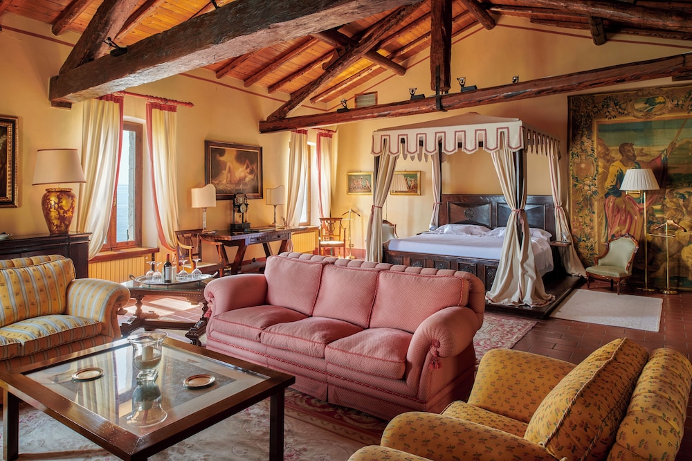 Deluxe Suite, Lake View