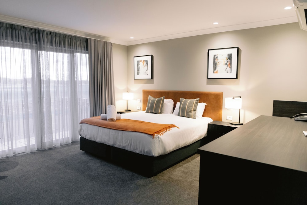 Corner Spa Suite