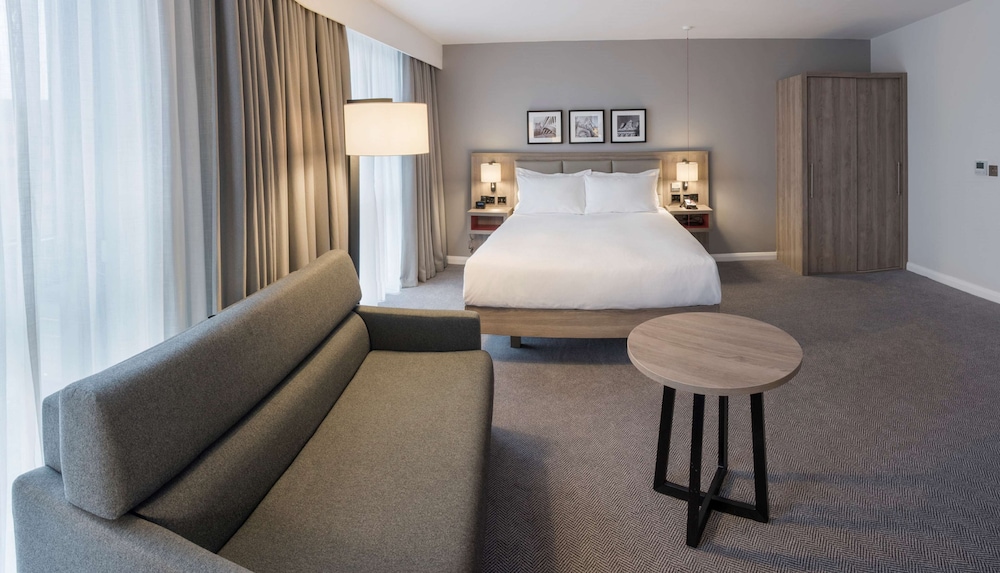 Family Room, 1 King Bed, Accessible (Connecting Rooms) - Photo 2