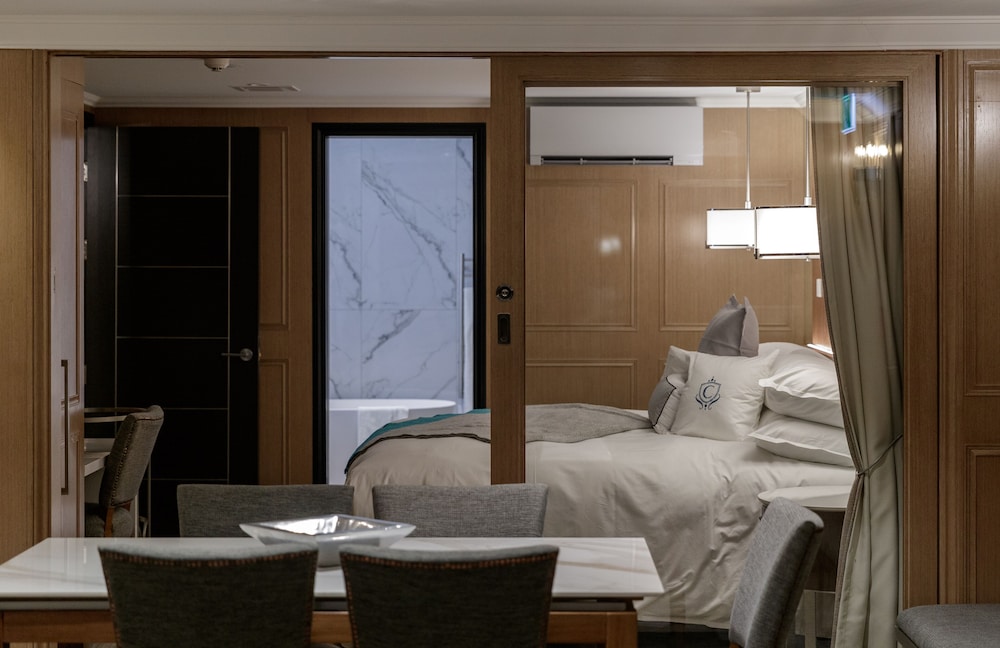 Lakeview Suite - Photo 8