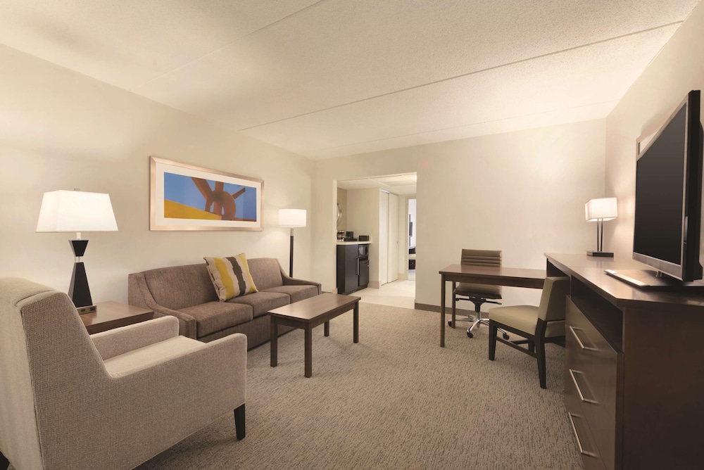 Suite, 1 King Bed, Non Smoking - Photo 4