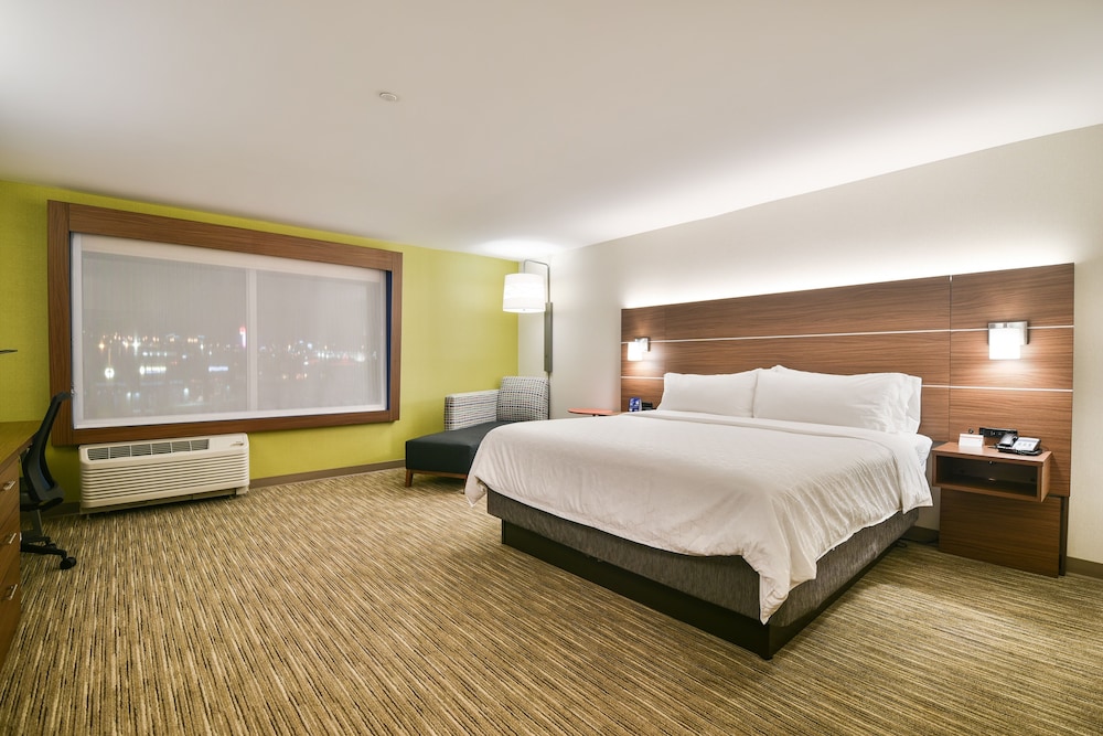 Suite, 1 King Bed with Sofa bed, Accessible (Communications) photo 2