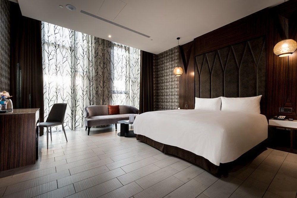 Business Suite (Consecutive night 11 pm check-out required) photo 3