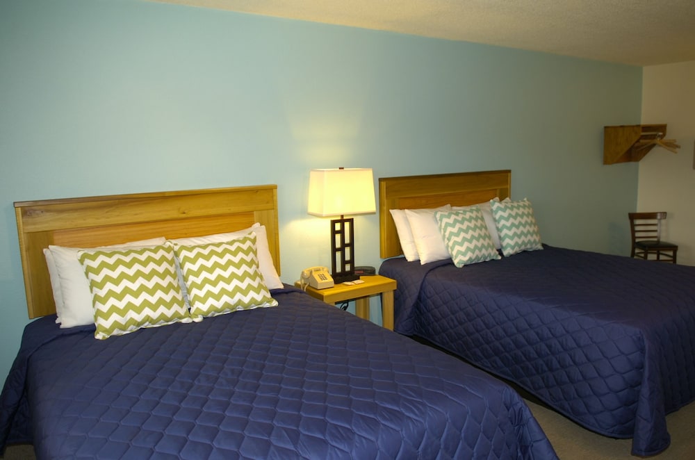 Superior Double Room, 2 Queen Beds, Private Bathroom photo 2