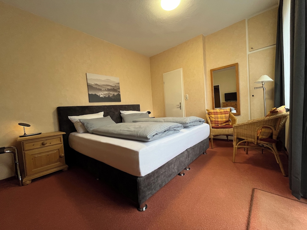 Royal Room, Non Smoking, Lake View photo 3