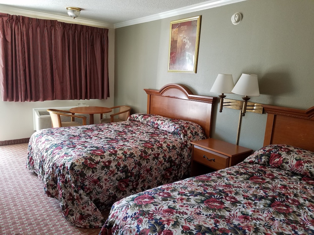 Standard Room, 2 Queen Beds, Non Smoking photo 3
