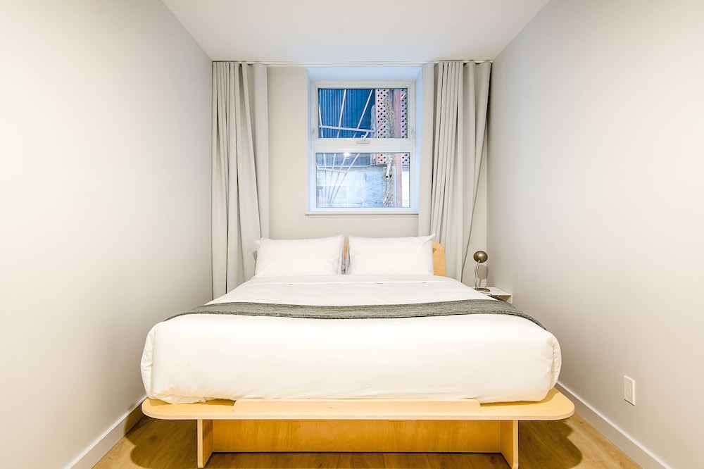 Apartment, 2 Bedrooms, Half-Basement (LC104)
