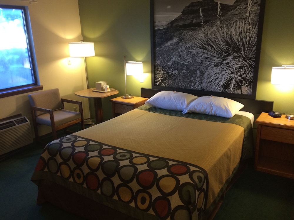 Standard Room, 1 Queen Bed - Photo 7